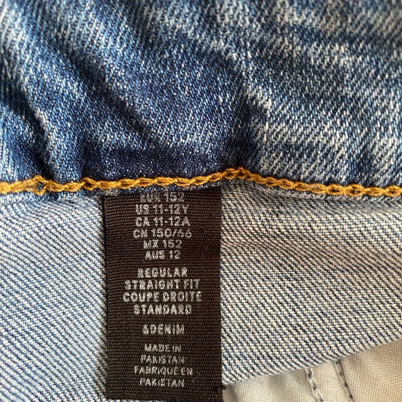 H&M medium wash jeans. - Picture 3 of 4